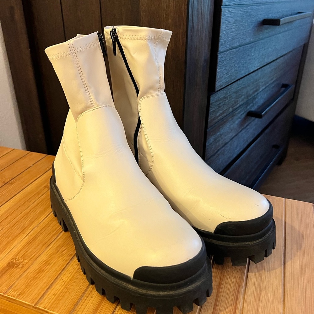 Women's Cream Chelsea Ankle Boots